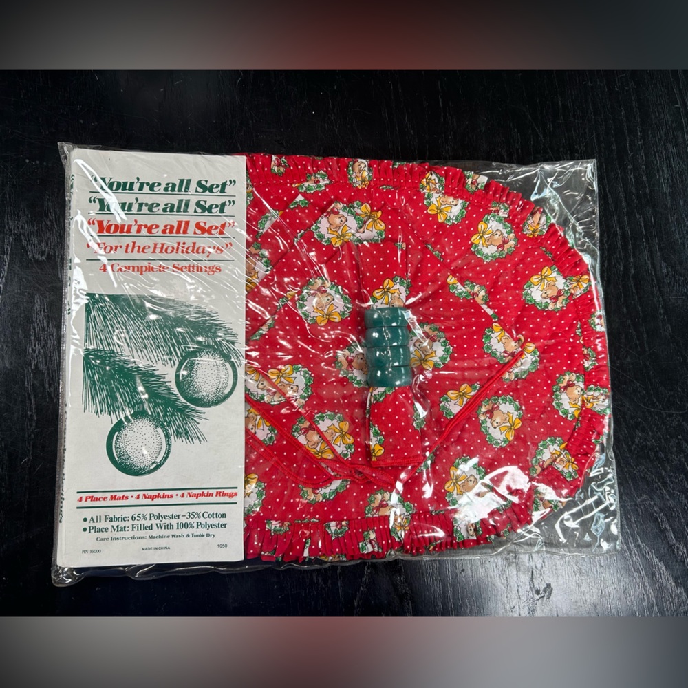 VTG Christmas teddy bow dinner set- placemat napkins Red green in original bag